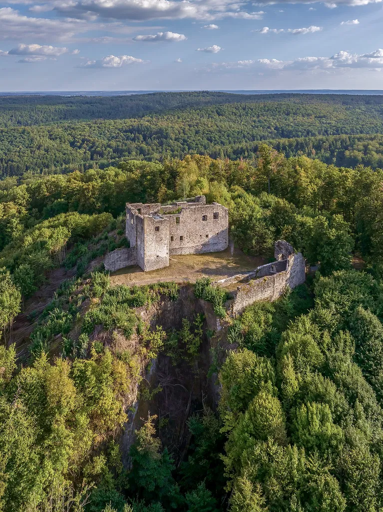 Weissenbrunn Castle, aerial view