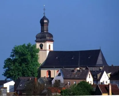 Ansicht Pfarrkirche St. Nikolaus in Haintchen/Taunus