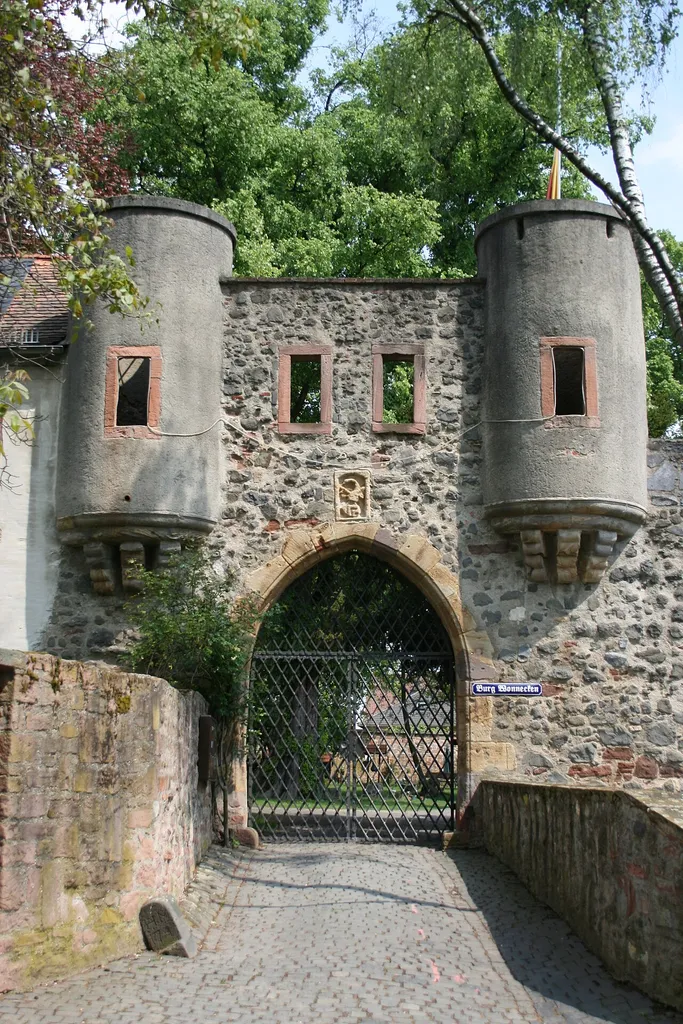 Inneres Burgtor der de:Burg Windecken in Hessen.