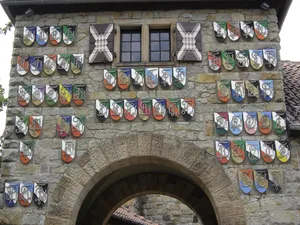 Wappentor der Wachenburg