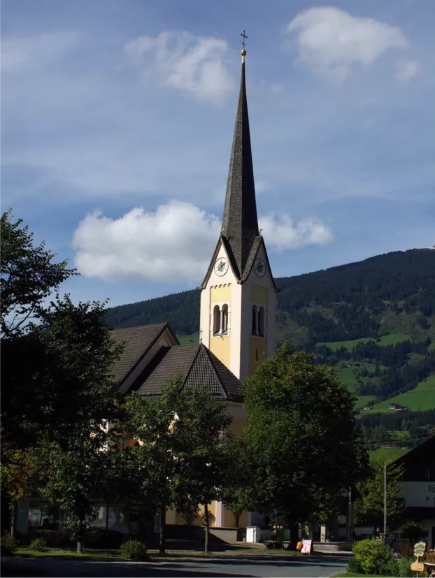 Kath. Pfarrkirche hl. Vitus und Friedhof