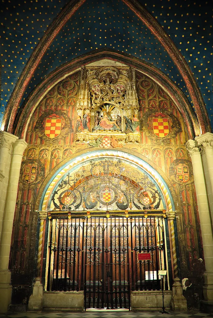 Imagen interior de la Catedral de Toledo tomada durante los momentos finales de la procesión del Corpus Christi. Toledo, España.