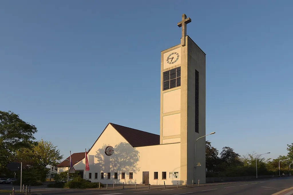 Denkmalgeschützte Kirche der evangelischen Matthäusgemeinde, Darmstadt-Heimstädtensiedlung, Heimstättenstraße 77