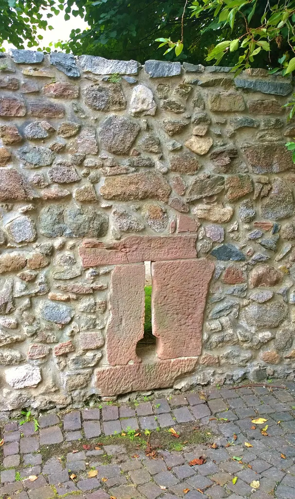 Schießscharten in der Stadtmauer von Mörlenbach