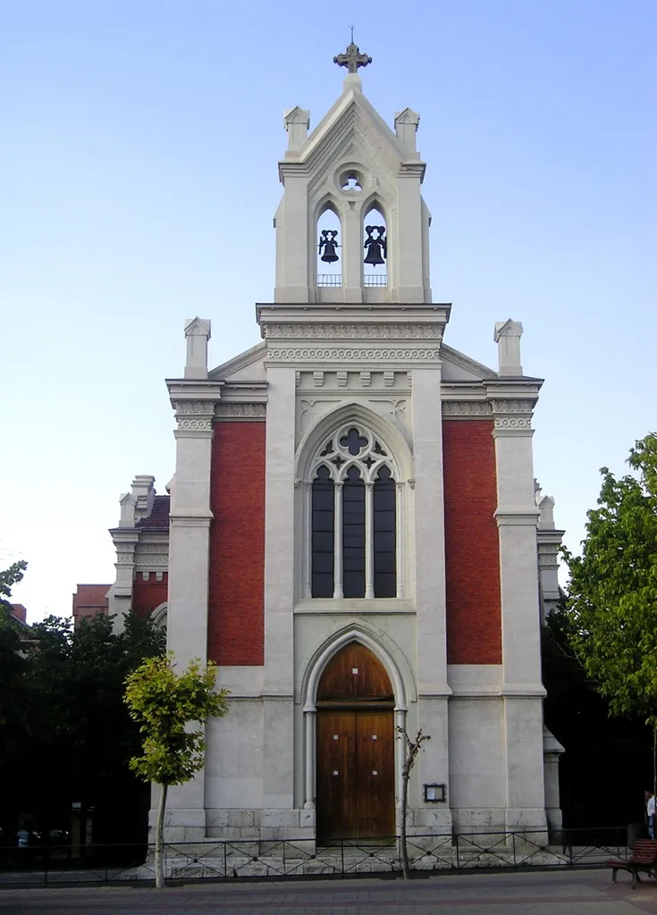 Fachada principal de la iglesia de Nuestra Señora de El Pilar, conocida como la Pilarica (Valladolid, España)