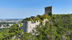 Castle ruins of Rauheneck