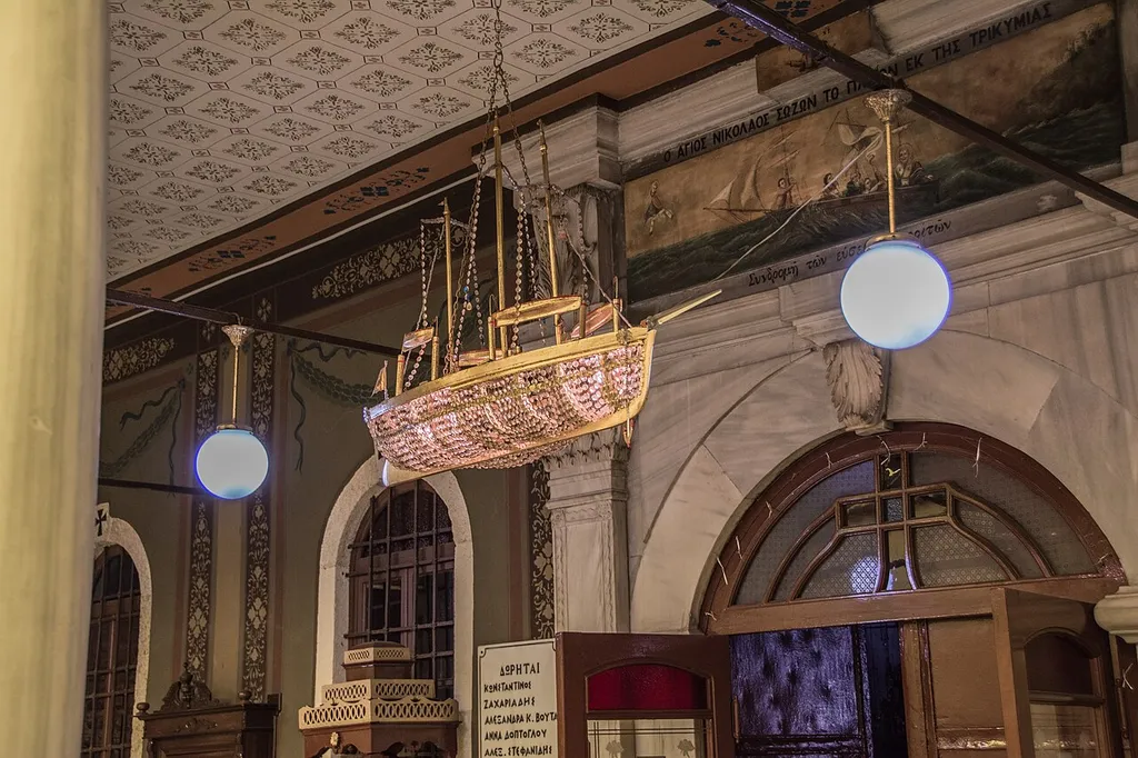 Aya Nikola (Saint Nicholas) is the patron saint of seamen. Hence, a ship in crystal is hung at the entrance.