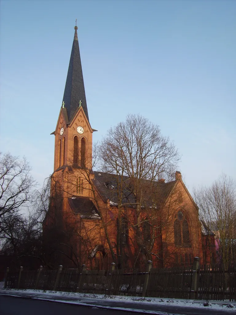 Von Reichenbach nach Greiz kommend ist diese Kirche auf der rechten Seite zu finden