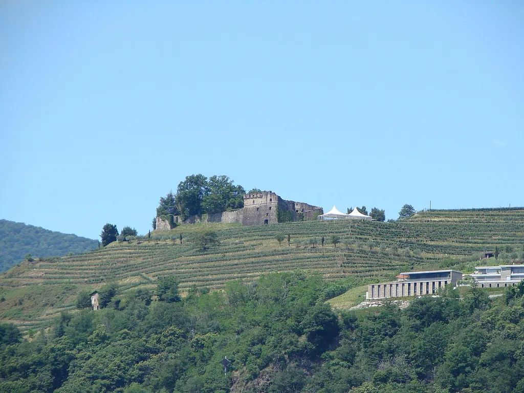 Château en haut du village de Morcote