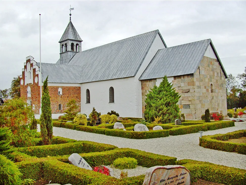 Fausing Kirke fra sydøst