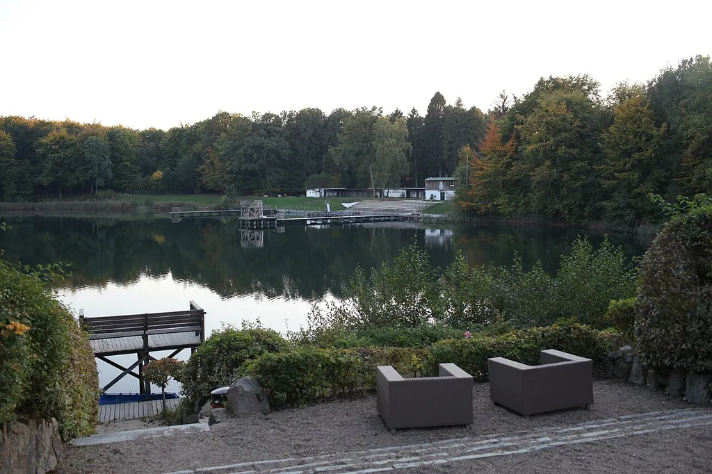 View to pond Tonteich from premises of TTK Tontaubenklub Sachsenwald