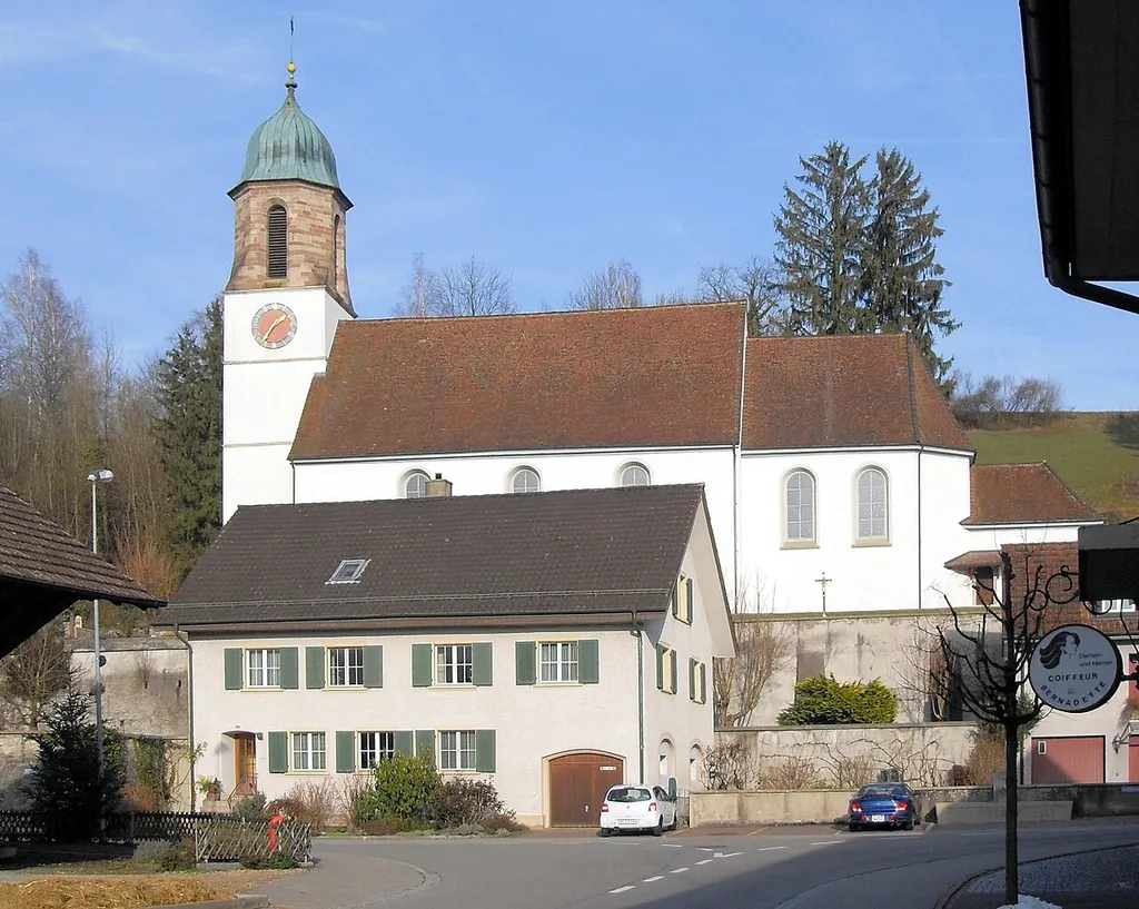 Südseite der Pfarrkirche St. Michael in Kaisten, Kanton Aargau, Schweiz