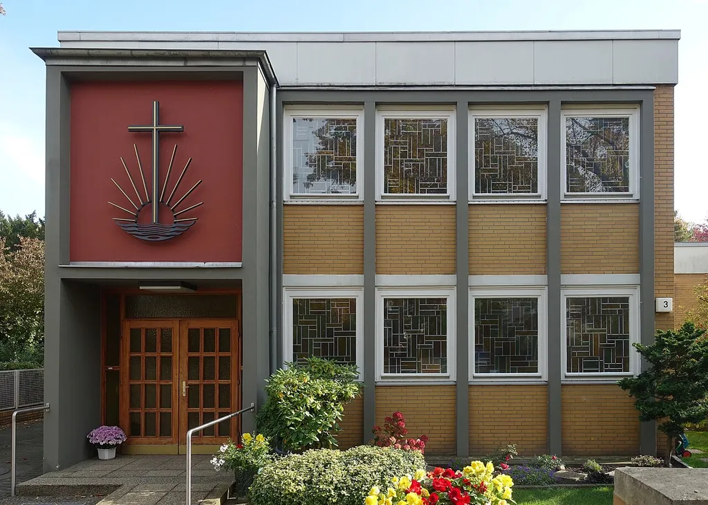 Straßenansicht der Neuapostolischen Kirche