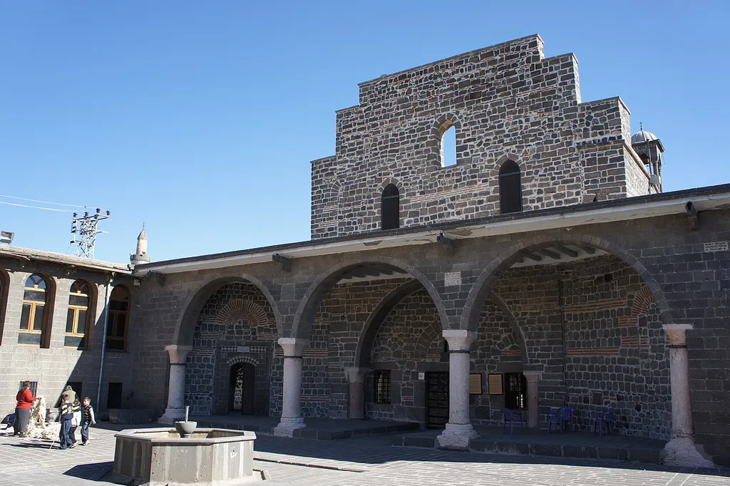 Dêra suriyaniyên ortodoks ên Amedê (Dêra Meryemê).