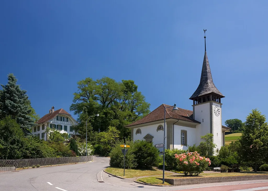 Dorfzentrum mit Kirche von Albligen, Schweiz. Mitarbeit von Johann Daniel Osterrieth (* 9. Oktober 1768 in Straßburg, Elsass; † 25. Juli 1839 in Bern) war ein Architekt des Klassizismus. Er war Berner Stadtbaumeister.