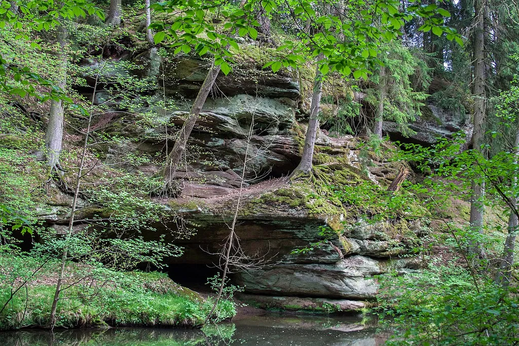 Schwarzachtal, Klamm, Fels am Südufer
