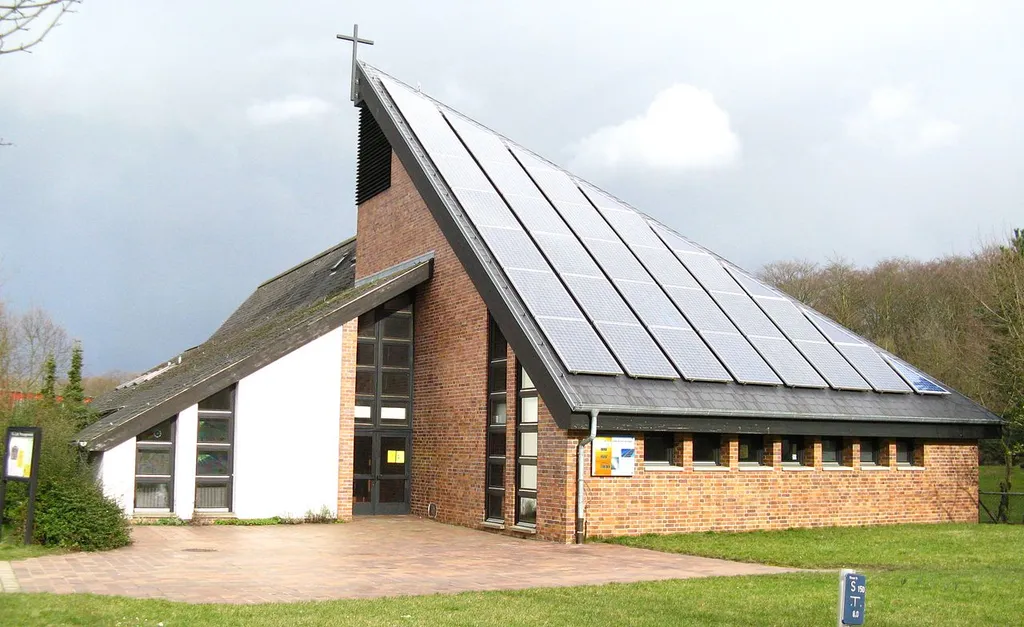 Petruskirche (erb. 1983-85) in Schwerin-Mueßer Holz