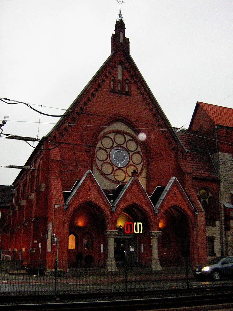 Ehemalige Martini-Kirche in Bielefeld-Gadderbaum, heute Restaurant Glückundseligkeit