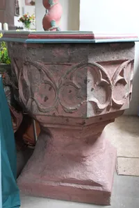 Baptismal font of St. Oswald (Großwalbur)