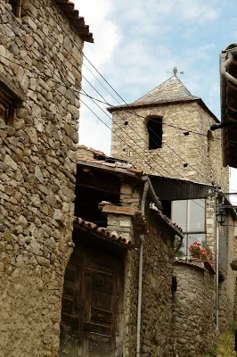 This is a photo of a building listed in the Catalan heritage register as Bé Cultural d'Interès Local (BCIL) under the reference IPA-7755.