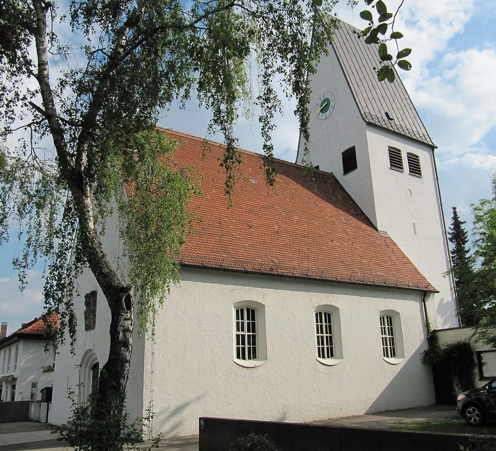Munich-Aubing: Protestant church, "Adventskirche".