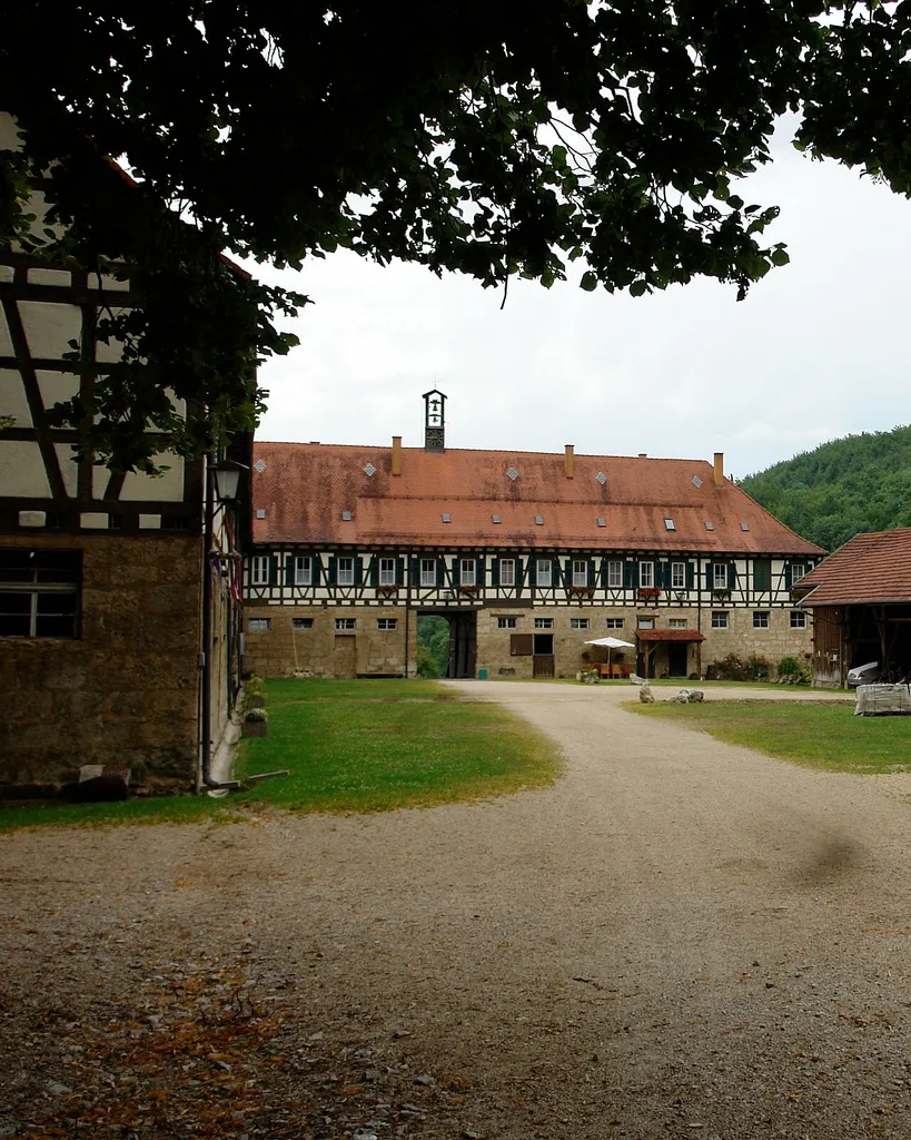 ehemaliges Kloster zum Fuß der Gütersteiner Wasserfälle, vom Hof nach aus aufgenommen
