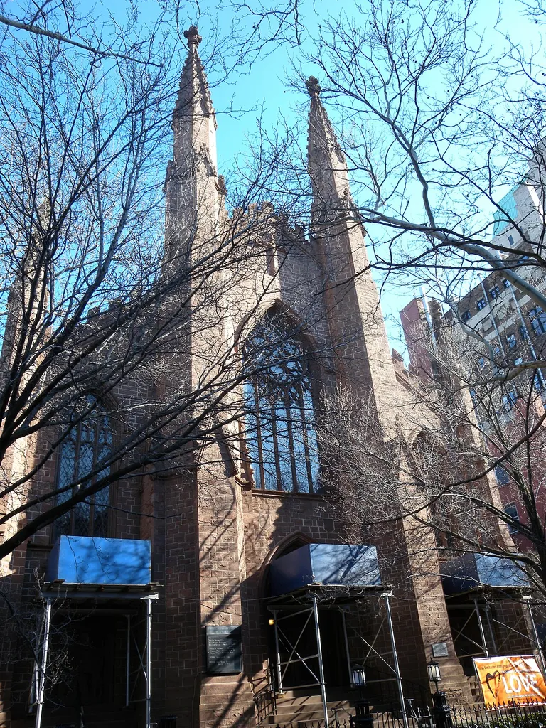 Looking northeast from foot of Monroe Street, at en:First Unitarian Congregational Society in Brooklyn on a sunny morning.