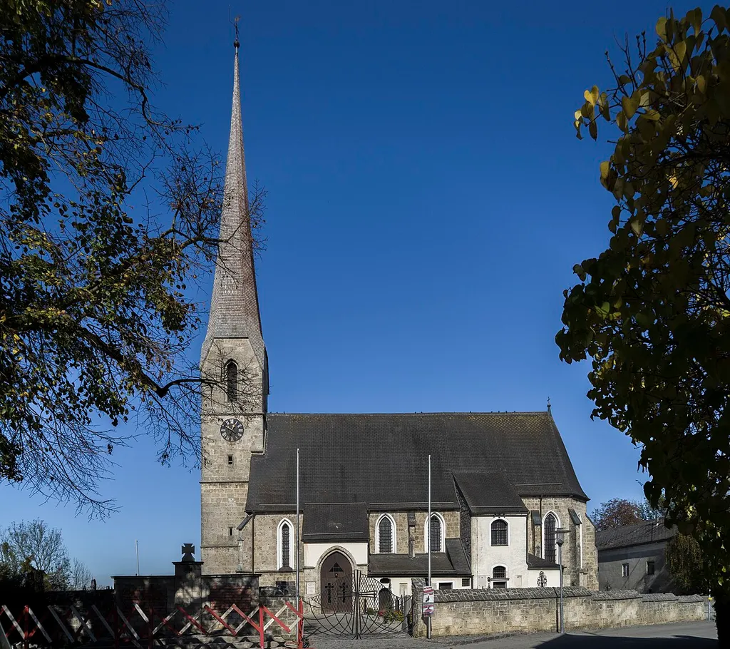 Kath. Pfarrkirche und Friedhof