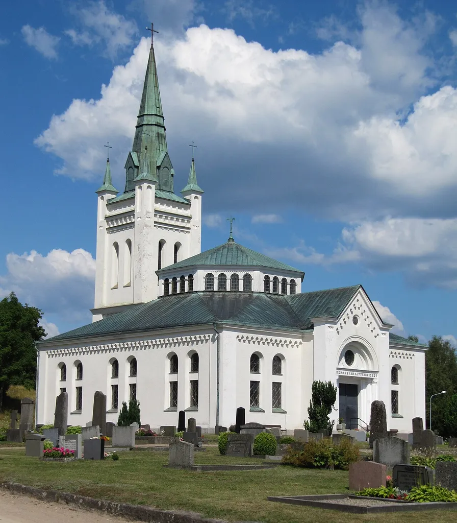 Hällaryds kyrka från sydväst