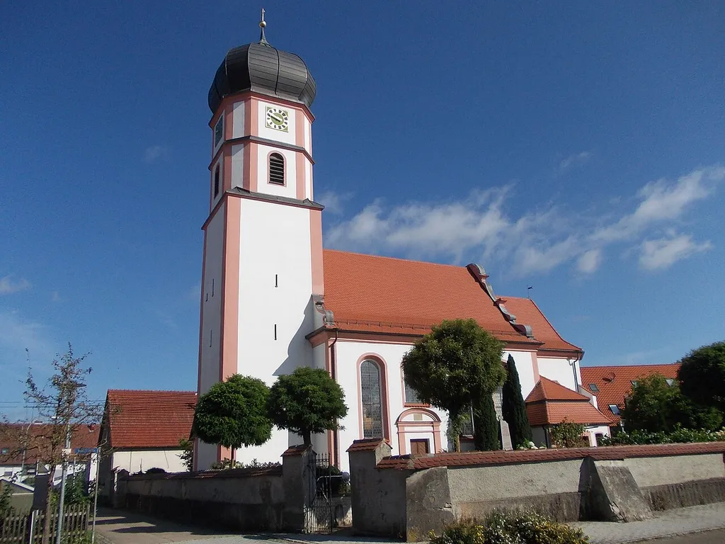 Die Franziskuskirche in Ersingen (Erbach).