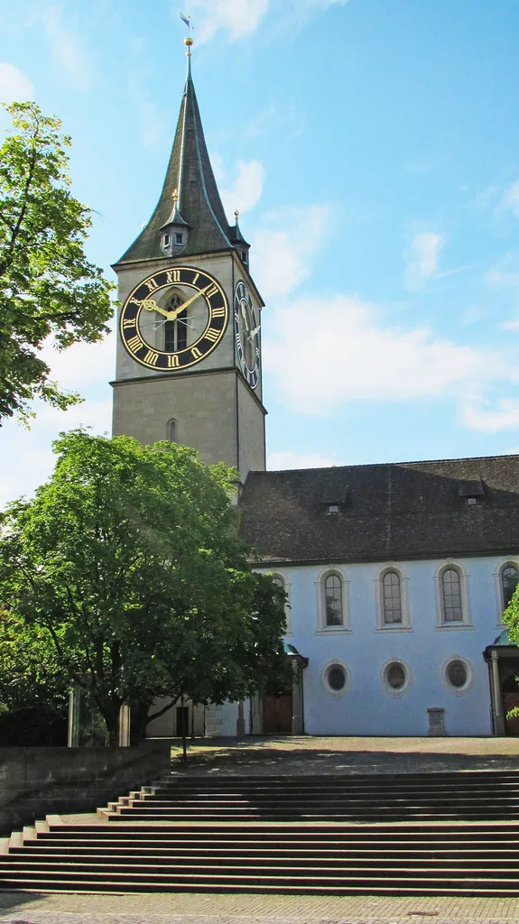 Zürich, Reformierte Kirche St. Peter. St. Peterhofstatt 1