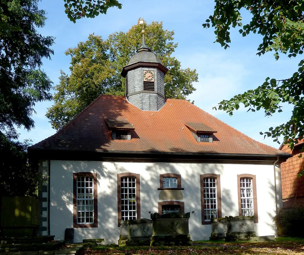 Ev.-luth. Kirche in Löwenhagen, Gemeinde Niemetal, Niedersachsen. Erbaut 1792 unter dem Patronat von Ernst Friedrich Christian Börries von Stockhausen. (Lt. Baudenkmale in Niedersachsen 5.2 Patrozinium St. Michael)