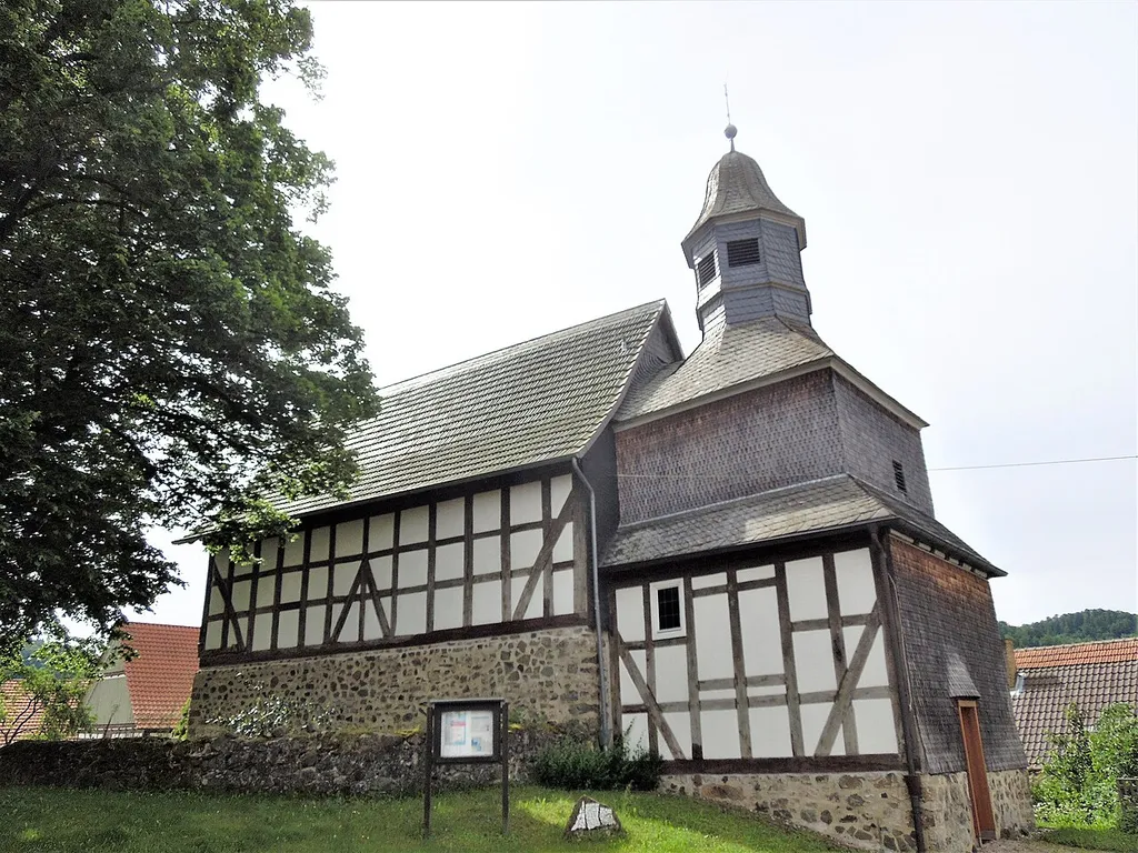 Armsfeld, Dorfkirche