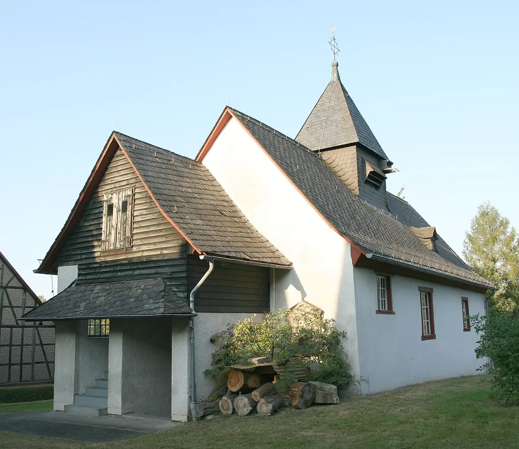 Weidenhausen Alte Kirche von Südwesten