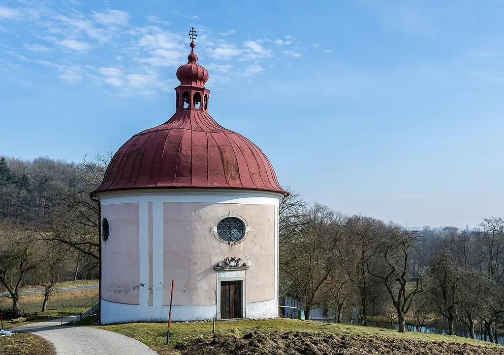 St. Peter, a former pilgrimage church, was erected in 1729 und inaugurated in 1731. It is locked up and one can only walk around and take a look of outside.