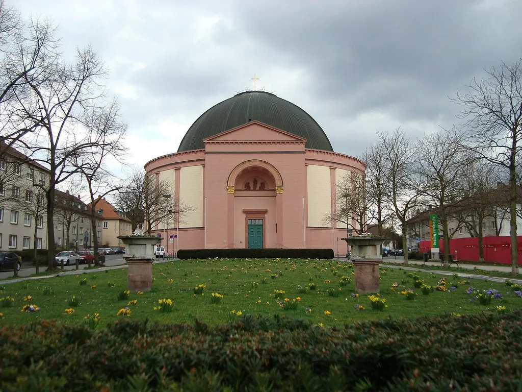 Die St.Ludwig katholieke Kerk naby Luisenplatz. Gebou tussen 1822 en 1827 deur Georg Moller.