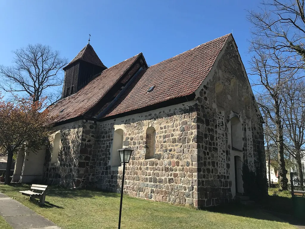 Die Dorfkirche Deutsch Wusterhausen ist eine spätromanische Feldsteinkirche in Deutsch Wusterhausen, einem Ortsteil der Stadt Königs Wusterhausen in Brandenburg. Die Kirchenausstattung stammt im Wesentlichen aus den 1960er Jahren.