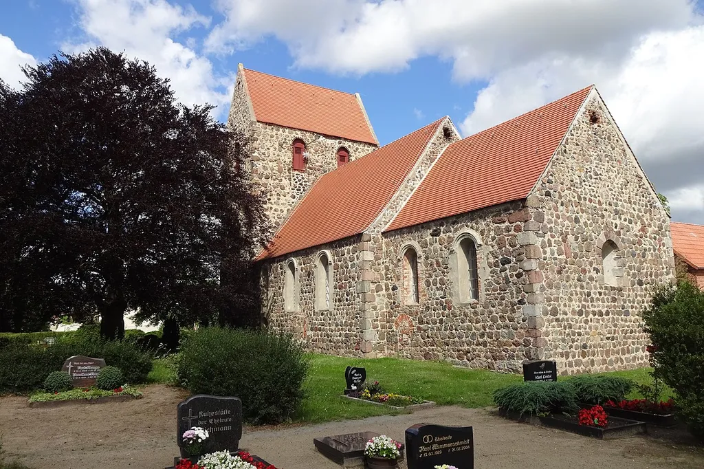 Heiligenfelde ist ein Ortsteil der Gemeinde Altmärkische Höhe im Landkreis Stendal in Sachsen-Anhalt