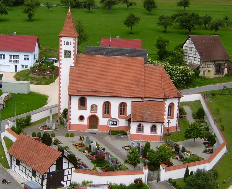 D 89584 Erbstetten: Dorfkirche St. Stefanus mit Friedhof