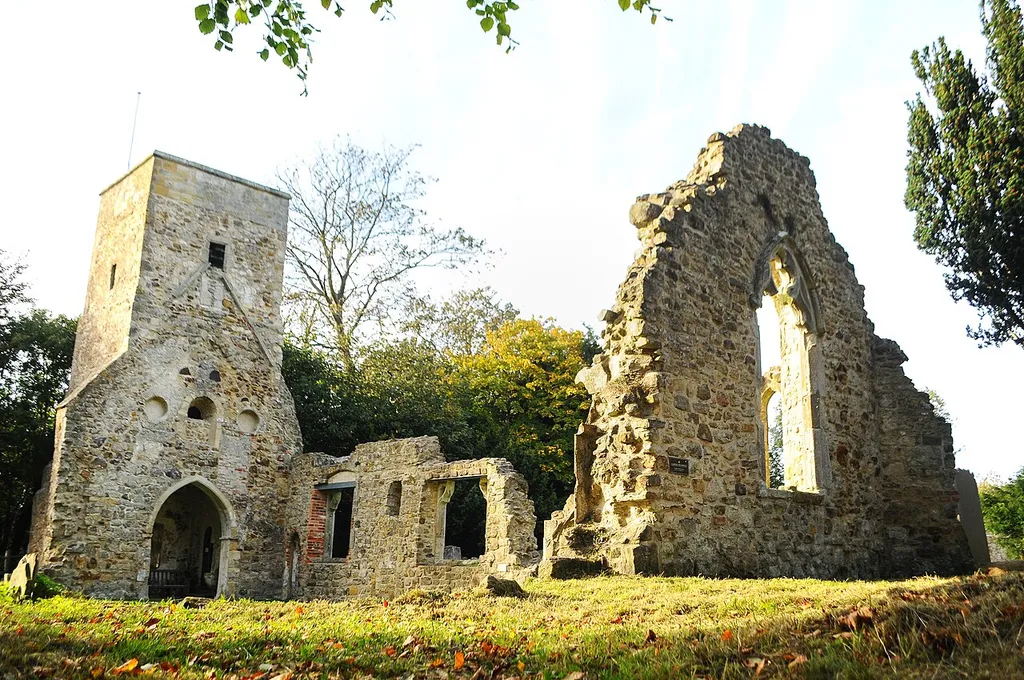 Old St Helen's Church is one of the oldest buildings in Hastings, and some of the ruin dates from the 11th century. Not many people know of its existence, and I only found out about recently, despite living in the town most of my life.