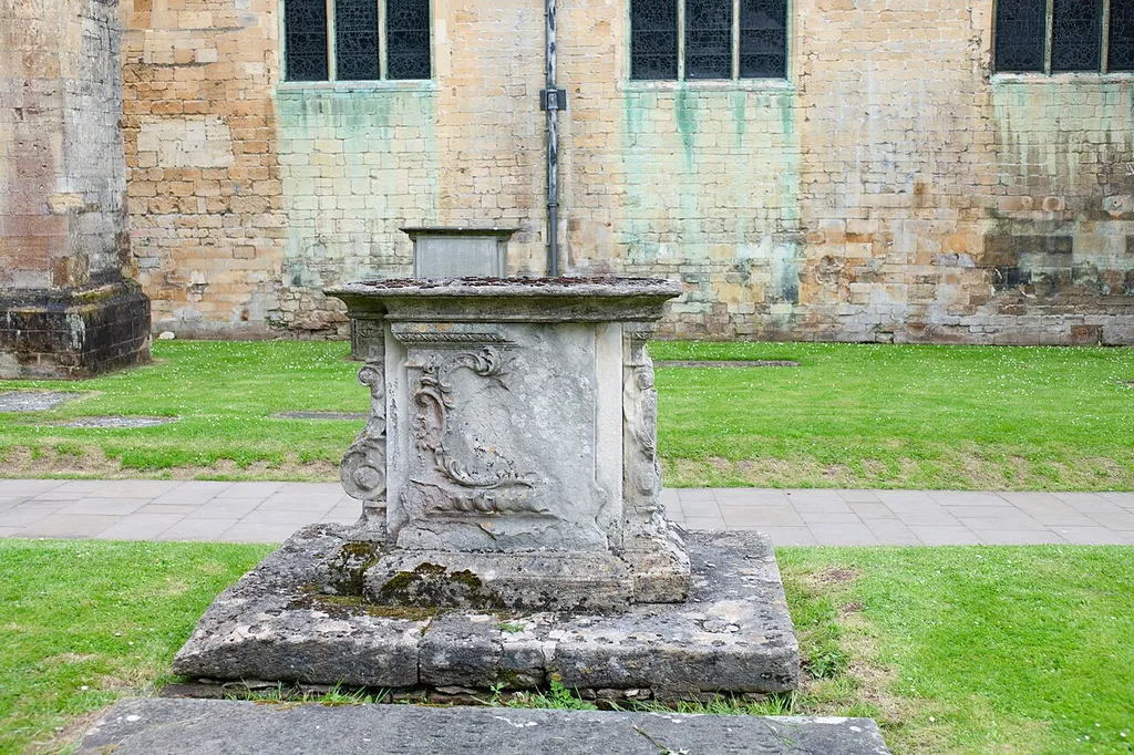 Tewkesbury: Unidentified Monument, Abbey Precincts