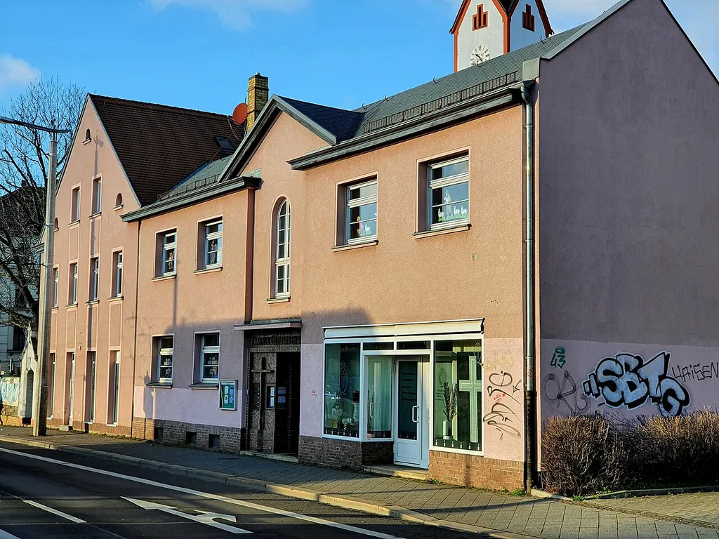 Riesaerstraße 31 (Leipzig), Kirchengemeindehaus neben Pfarrhaus Paunsdorf