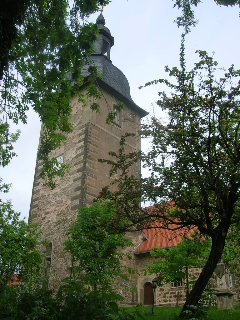 Holzhausen im Ilm-Kreis, Dreifaltigkeitskirche