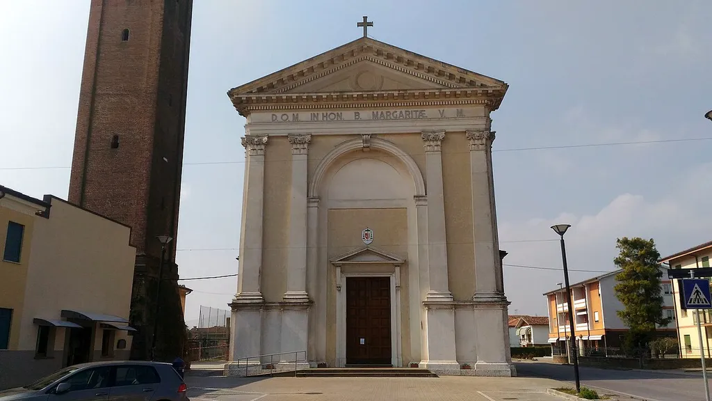 Santa Margherita d'Adige, frazione del comune di Borgo Veneto e già comune autonomo: la chiesa parrocchiale di Santa Margherita.