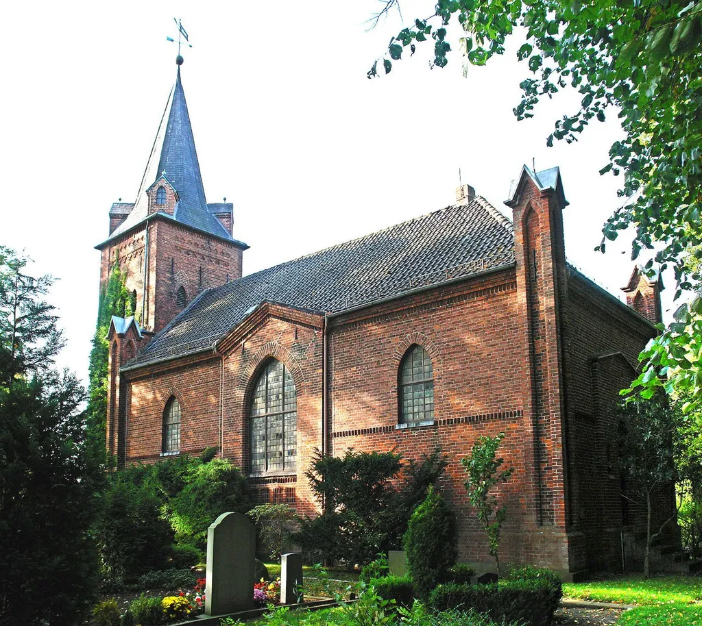 Moorlose Kirche in Mittelsbüren. Frühester neugotischer Kirchenbau in Bremen. Erbaut: 1846-47. Architekt: Anton Theodor Eggers. The object shown is a protected cultural monument in the Free Hanseatic City of Bremen with the number 1302 registered with the State Office for Monument Preservation. → Datenbankeintrag