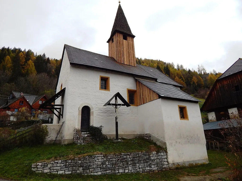 Kath. Filialkirche hl. Bartholomäus und Friedhofsfläche