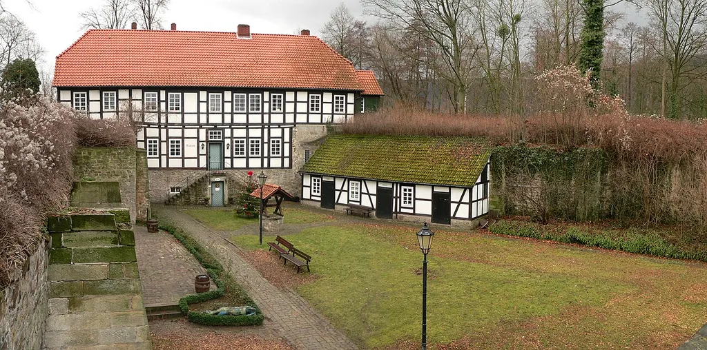 Blick in den Innenhof von Burg Coppenbrügge